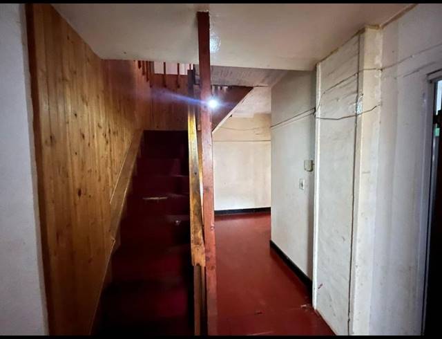 11 BEDROOM HOUSE FOR SALE IN BEZUIDENHOUT VALLEY